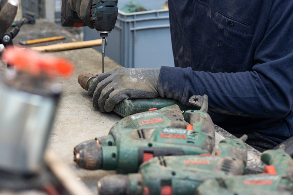 Disassembly Bosch power tools green