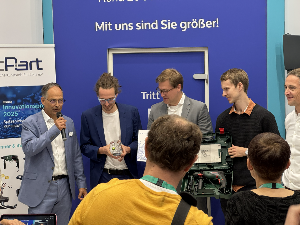 Award for the closed-loop edition of the power drill UniversalImpact 800